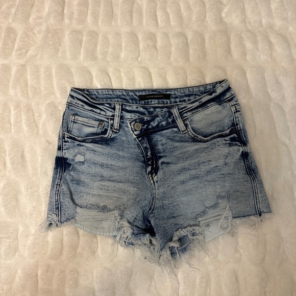 Flying Monkey Mid-Rise Blue Jean Shorts Size 27 - Picture 4 of 4